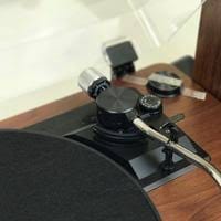 Camden Turntable With Speakers [Tech & Turntables]